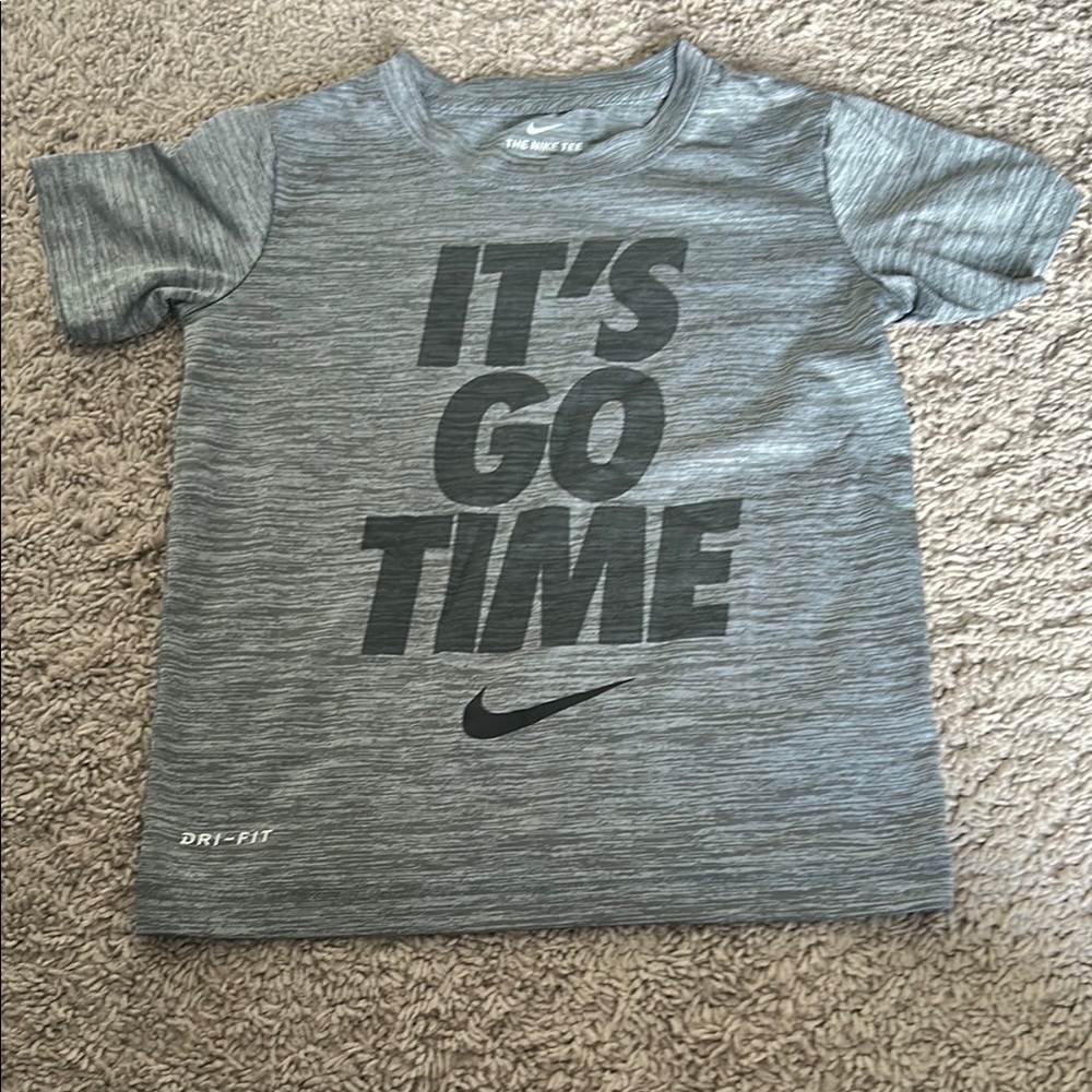 Nike boys Gray Short Sleeve Tee Athletic Performance